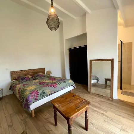 Ferienhaus De Charme Trois Au Pied Des Marais Grand Jardin