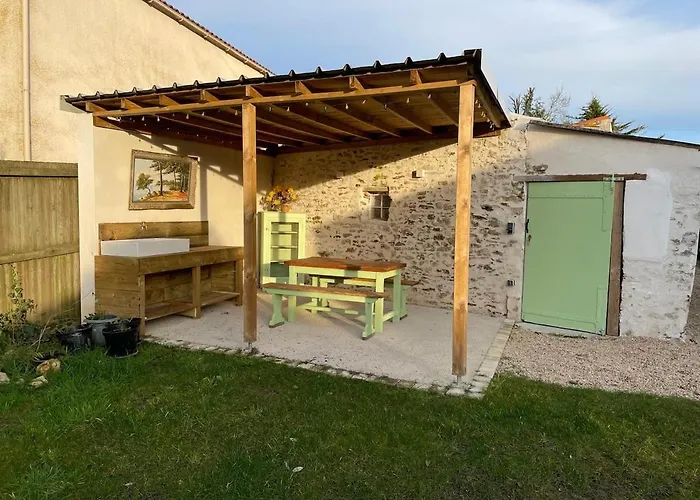 De Charme Trois Au Pied Des Marais Grand Jardin L'Ile-d'Olonne